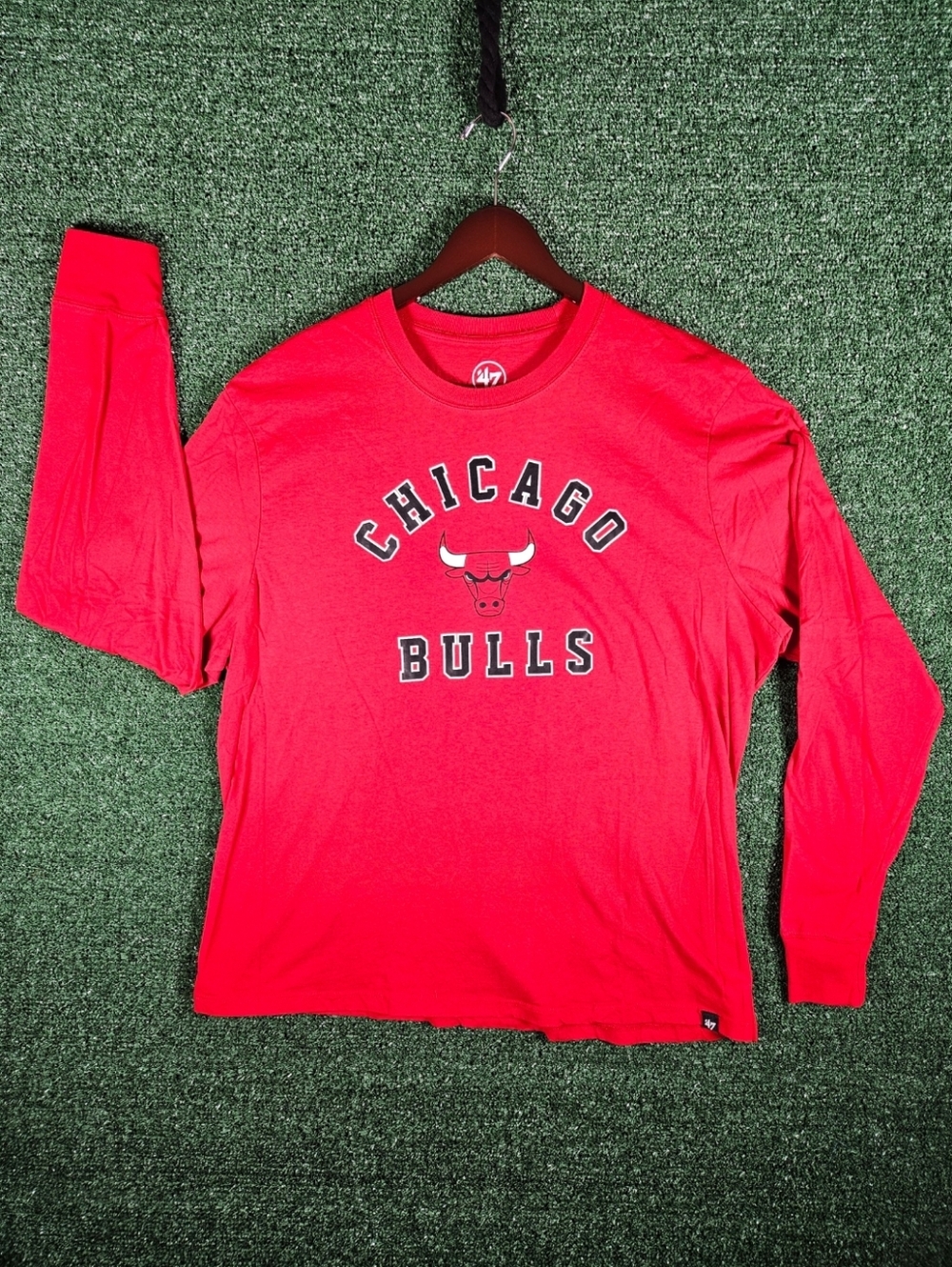 47 Brand Chicago Bulls Red Long Sleeve Crewneck Tee / Mens Size XL